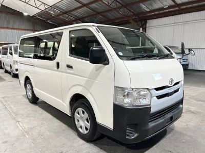 2019 Toyota Hiace ** MID YEAR SUPE SALE ** $ 4000 REDUCED $$ -- 6 SEATERS --