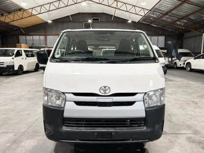 2019 Toyota Hiace $$ 4000 REDUCED $$ -- 6 SEATERS --