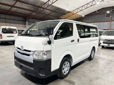 2019 Toyota Hiace $$ 4000 REDUCED $$ -- 6 SEATERS --