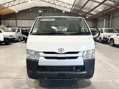 2020 Toyota Hiace / 6 Seaters! REAR AIRCON!!