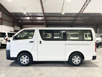 2020 Toyota Hiace / 6 Seaters! REAR AIRCON!!
