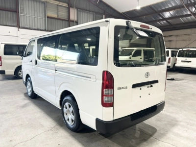 2020 Toyota Hiace / 6 Seaters! REAR AIRCON!!