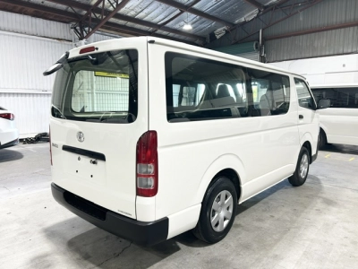 2020 Toyota Hiace / 6 Seaters! REAR AIRCON!!
