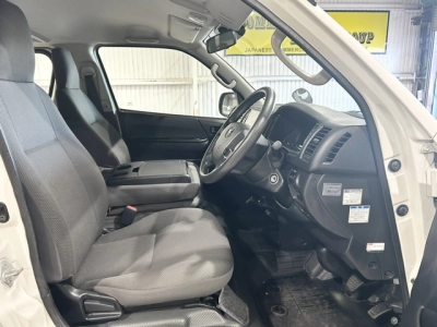2020 Toyota Hiace / 6 Seaters! REAR AIRCON!!