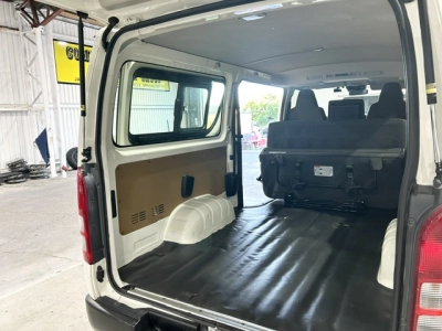 2020 Toyota Hiace / 6 Seaters! REAR AIRCON!!