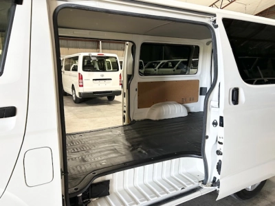 2019 Toyota Hiace =4x4= Dual Airbags - Parking Sensors 
