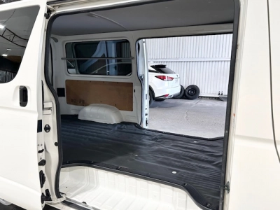 2019 Toyota Hiace =4x4= Dual Airbags - Parking Sensors 