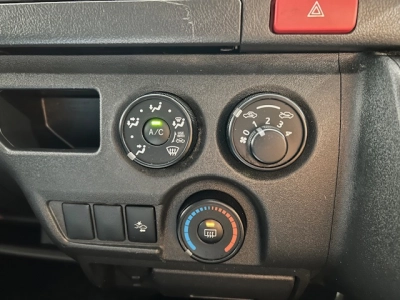 2019 Toyota Hiace =4x4= Dual Airbags - Parking Sensors 