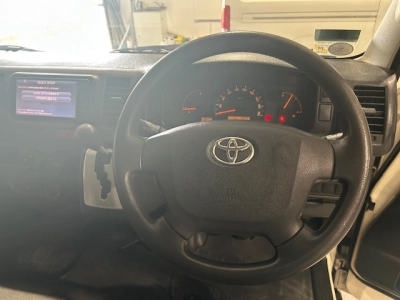 2017 Toyota Hiace 3L Diesel 6 Seaters