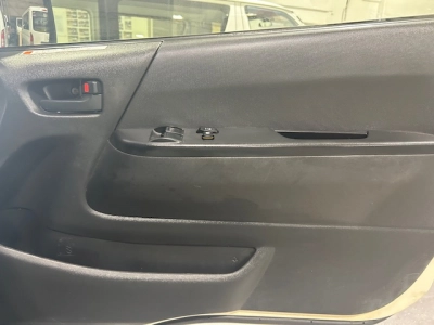 2017 Toyota Hiace 3L Diesel 6 Seaters