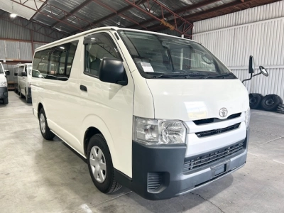 2017 Toyota Hiace 3L Diesel 6 Seaters