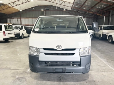 2017 Toyota Hiace 3L Diesel 6 Seaters