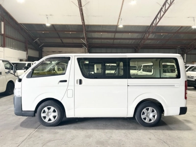 2017 Toyota Hiace 3L Diesel 6 Seaters