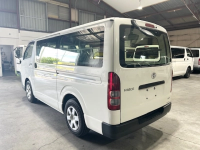 2017 Toyota Hiace 3L Diesel 6 Seaters