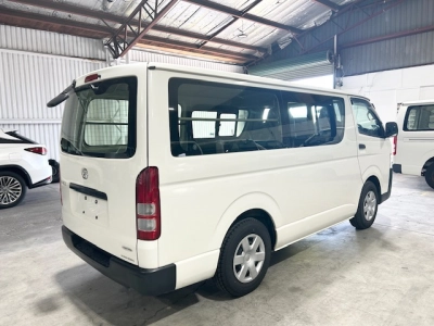 2017 Toyota Hiace 3L Diesel 6 Seaters