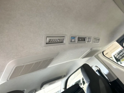 2017 Toyota Hiace 3L Diesel 6 Seaters