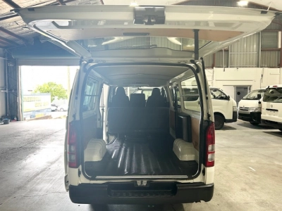 2017 Toyota Hiace 3L Diesel 6 Seaters