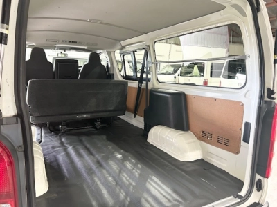 2017 Toyota Hiace 3L Diesel 6 Seaters