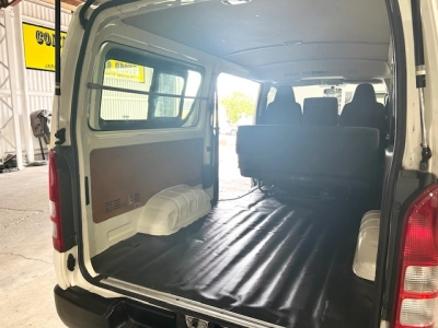 2017 Toyota Hiace 3L Diesel 6 Seaters