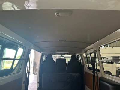 2017 Toyota Hiace 3L Diesel 6 Seaters