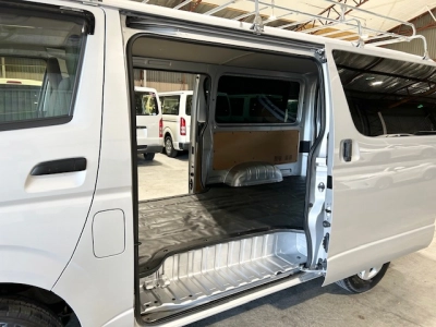 2018 Toyota Hiace 4WD * FREE ROOF RACK * 