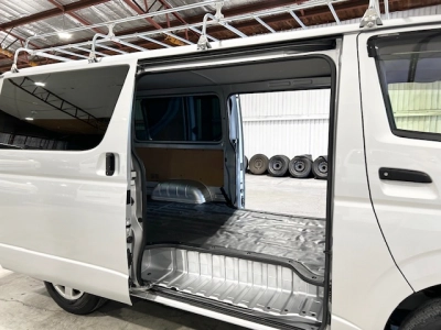 2018 Toyota Hiace 4WD * FREE ROOF RACK * 