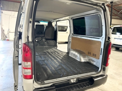 2018 Toyota Hiace 4WD * FREE ROOF RACK * 