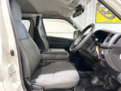 2022 Toyota Hiace Facelift = 4X4 = 6 Seaters