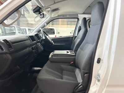 2022 Toyota Hiace Facelift = 4X4 = 6 Seaters