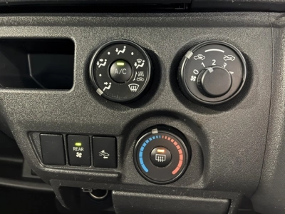 2020 Toyota Hiace = 4X4 = REAR AIRCON / 6 SEATER !!
