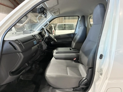 2020 Toyota Hiace = 4X4 = REAR AIRCON / 6 SEATER !!