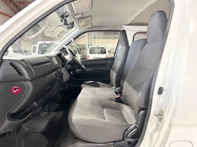 2016 Toyota Hiace 3L Diesel 4WD * NEW YEAR SALE * 