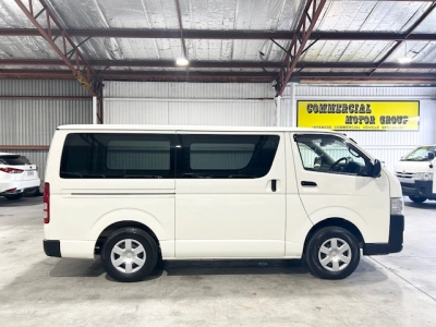 2017 Toyota Hiace 3L DIESEL 4X4 - 6 SEATERS_ $500 DISCOUNTED FOR FUEL (1 WEEK ONLY)