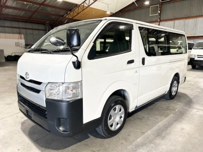 2017 Toyota Hiace 3L DIESEL 4X4 - 6 SEATERS_ $500 DISCOUNTED FOR FUEL (1 WEEK ONLY)