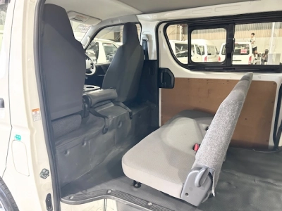 2017 Toyota Hiace 3L DIESEL 4X4 - 6 SEATERS-