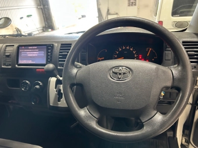 2017 Toyota Hiace 3L DIESEL 4X4 - 6 SEATERS-