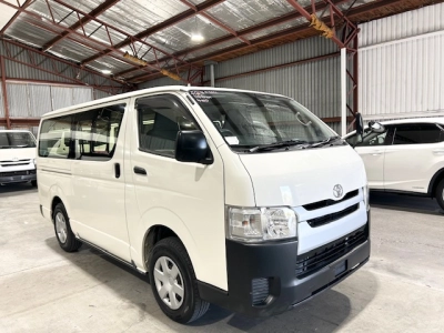2017 Toyota Hiace 3L DIESEL 4X4 - 6 SEATERS-
