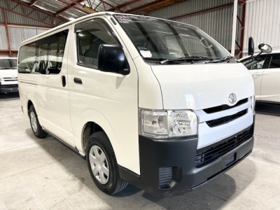 2017 Toyota Hiace 3L DIESEL 4X4 - 6 SEATERS_ $500 DISCOUNTED FOR FUEL (1 WEEK ONLY)