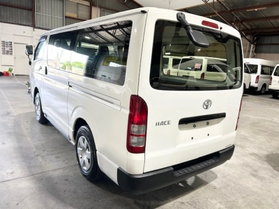 2017 Toyota Hiace 3L DIESEL 4X4 - 6 SEATERS-