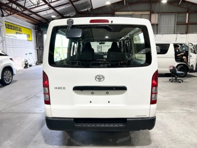 2017 Toyota Hiace 3L DIESEL 4X4 - 6 SEATERS-