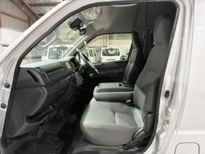 2023 FACELIFT Toyota Hiace =4X4= HIGHROOF 360 Degree Camera / 6 SEATER