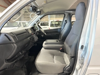 2019 Toyota Hiace =4X4= 6 Seaters - Dual Airbags