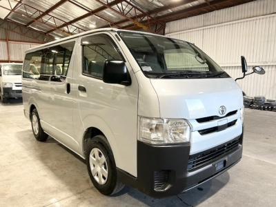 2020 Toyota Hiace 4WD / 6 Seater