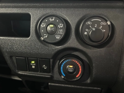 2019 Toyota Hiace =4X4= 6 Seaters - Dual Airbags