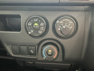 2018 Toyota Hiace =4X4= TIMBER FLOOR $1000 DISCOUNTED for Fuel