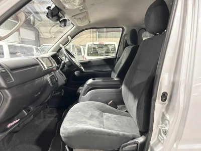 2020 Toyota Hiace 4X4 SUPER GL!!! 5 SEATER / with REAR AIRCON!!