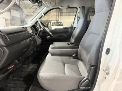 2018 Toyota Hiace 4X4 / Dual Airbags / REAR AIRCON 