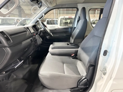 2019 Toyota Hiace =4X4= 6 or 9 Seaters 