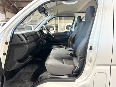2020 Toyota Hiace --- 4WD 4WD 4WD --- $4000 REDUCED
