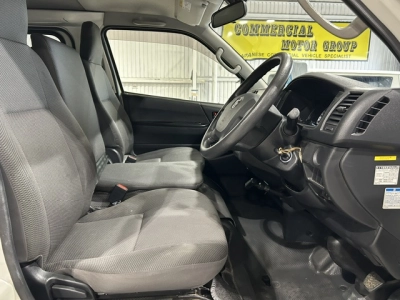 2019 Toyota Hiace =4X4= Dual Airbags _ 6 Seater 